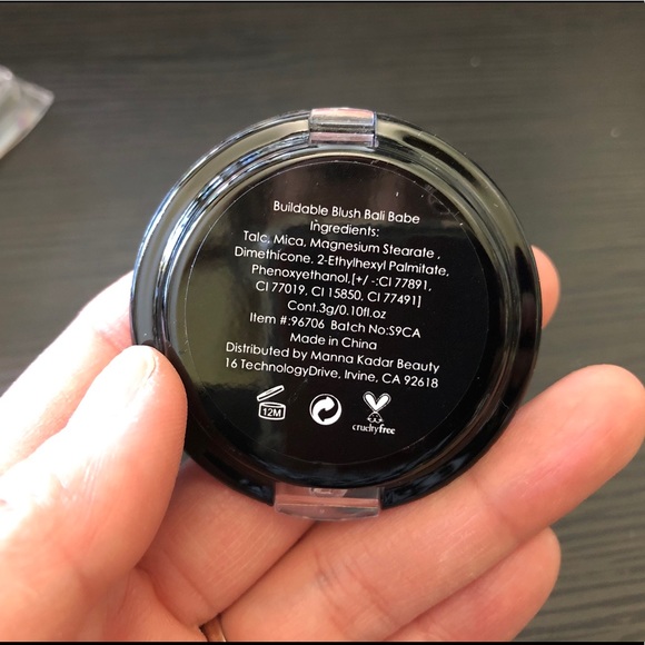 NIB blushes and highlighters 🧏🏽♀️ - Picture 5 of 7